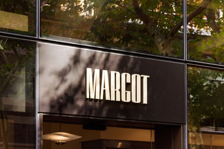 Margot Osteria’s entrance offers a first glimpse into the experience that awaits inside. Bold signage and grand windows give the space a confident presence, while warm lighting and accents of the signature Margot terracotta create a sense of character and charm.