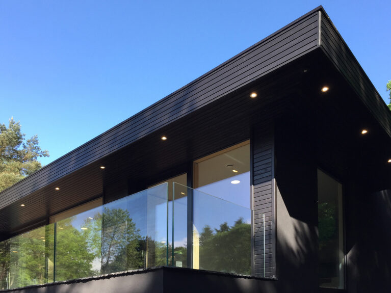 The terrace flows seamlessly from the interior spaces, offering a minimalist outdoor retreat surrounded by lush greenery. Clean lines, subtle furnishings, and natural materials emphasize Skyridge’s commitment to harmonious, eco-conscious design in its integration with the landscape.