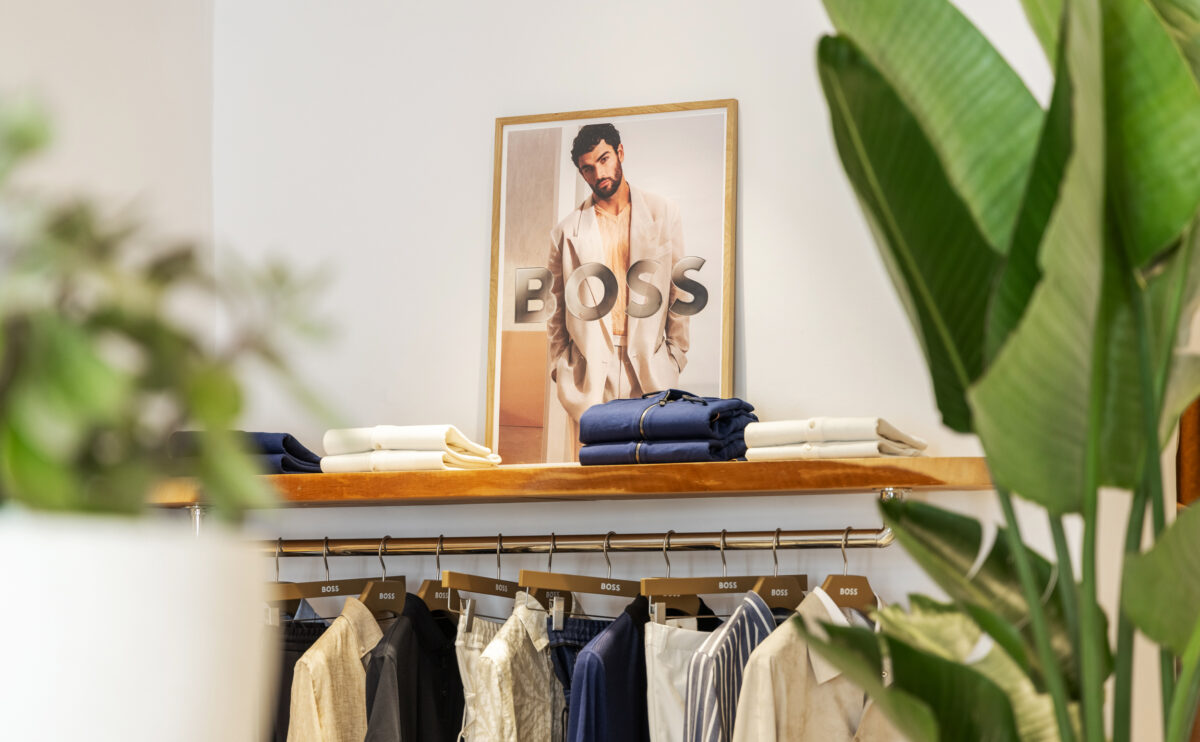 Display with Natural Accents