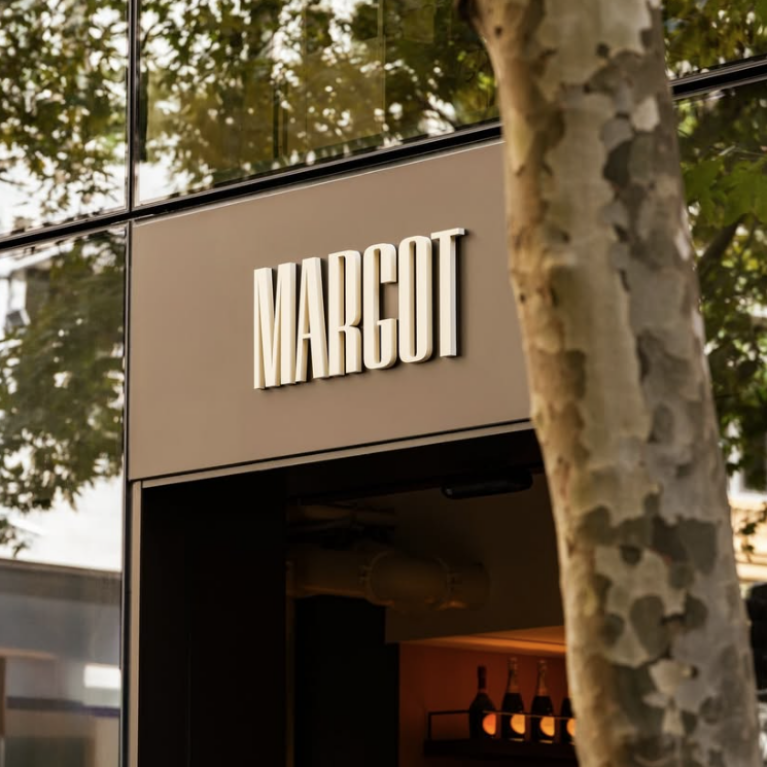 Margot Osteria’s entrance offers a first glimpse into the experience that awaits inside. Bold signage and grand windows give the space a confident presence, while warm lighting and accents of the signature Margot terracotta create a sense of character and charm.