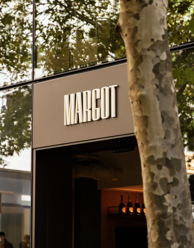 Margot Osteria’s entrance offers a first glimpse into the experience that awaits inside. Bold signage and grand windows give the space a confident presence, while warm lighting and accents of the signature Margot terracotta create a sense of character and charm.