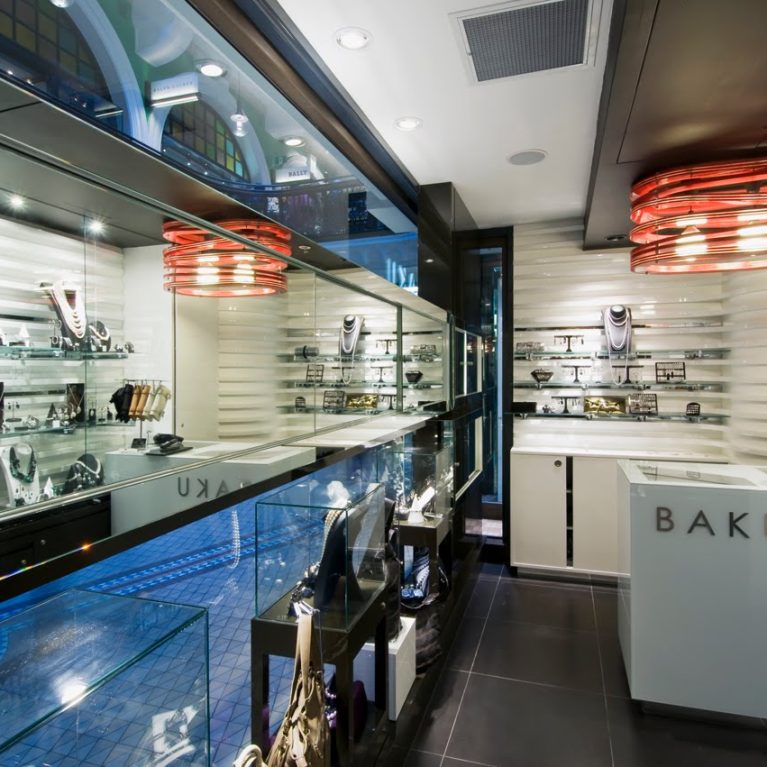Retail design: smoke & mirror