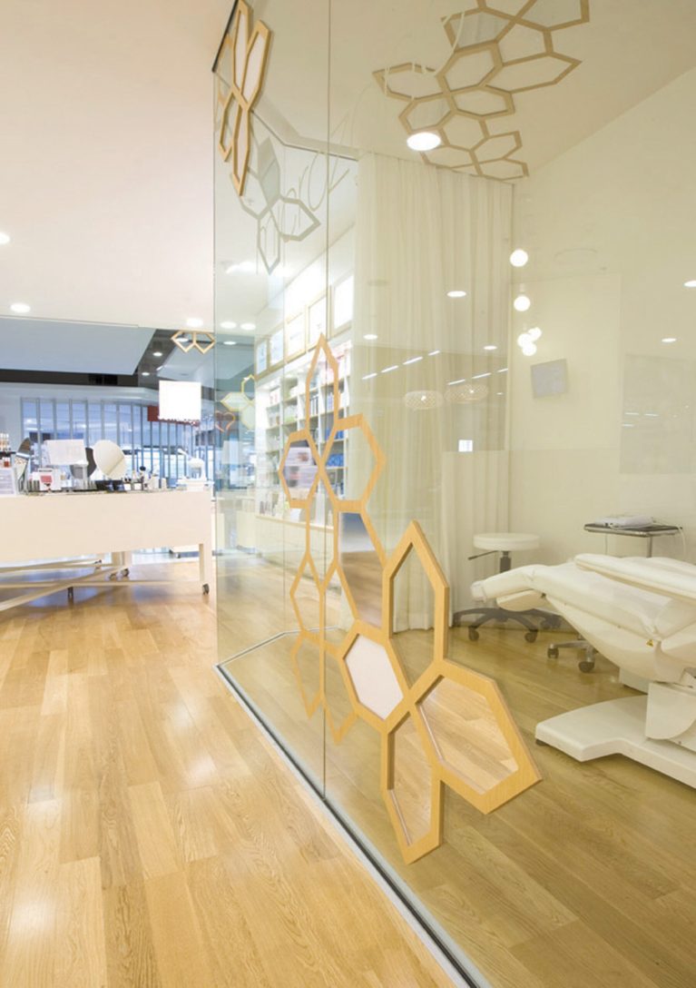 Sensora spa, design clarity, interior design for relaxing spaces, glass wall