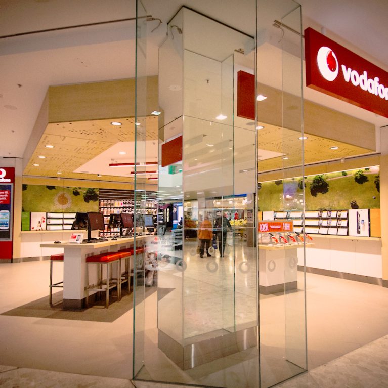 Vodafone roll-out design, glass shopfront